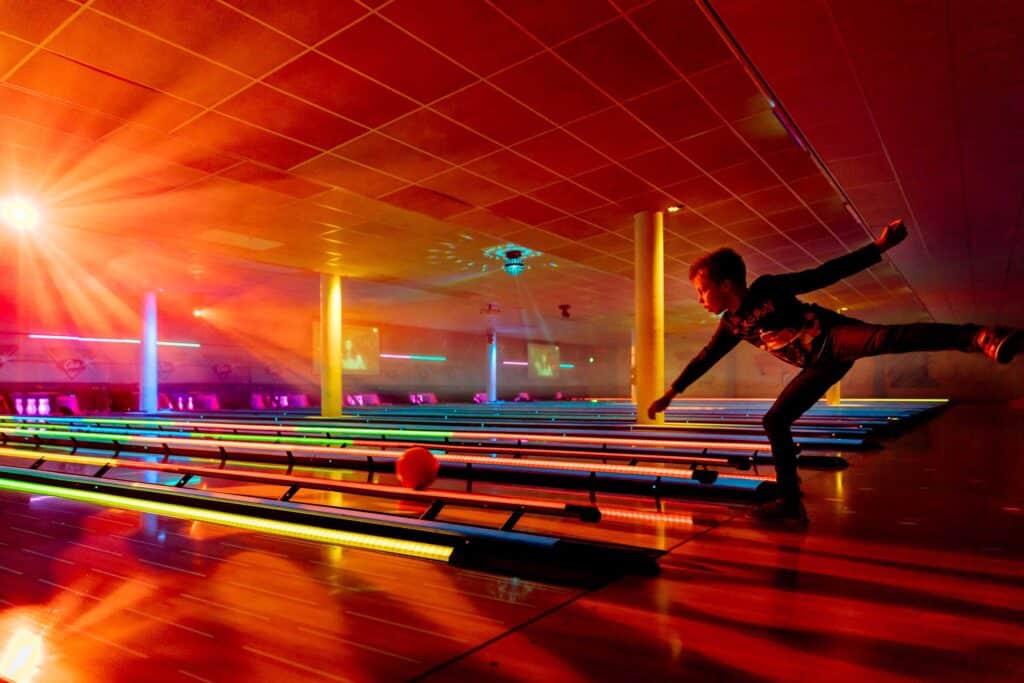 Claus Bowling - Cosmic Bowling Kids Party