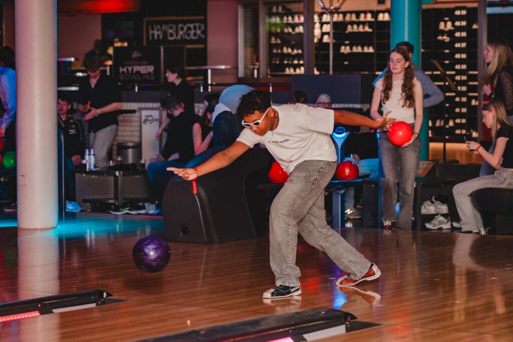 Claus Bowling - Cosmic Live events person bowling